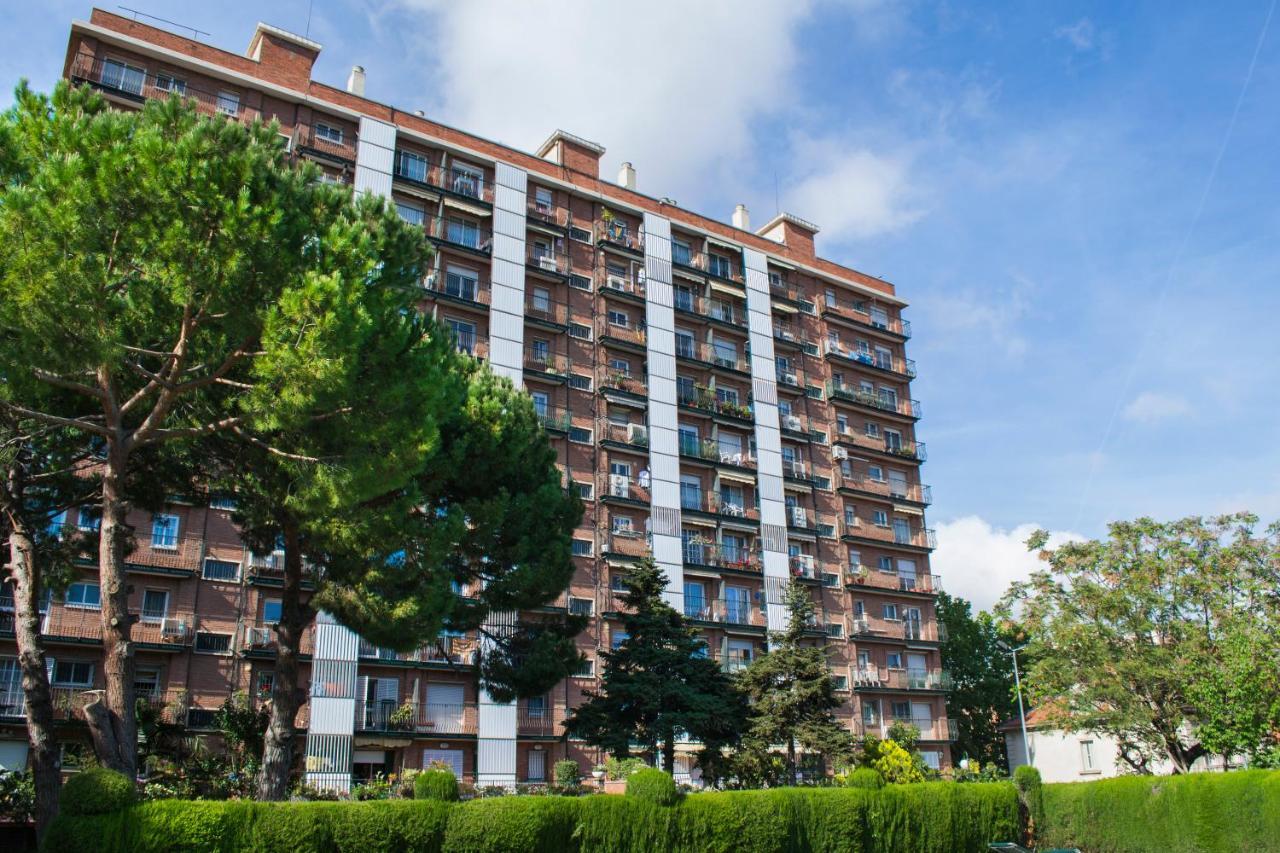Happy People Maragall Barcelona Exterior photo