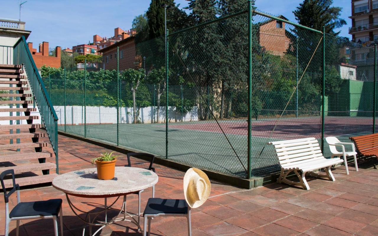 Happy People Maragall Barcelona Exterior photo