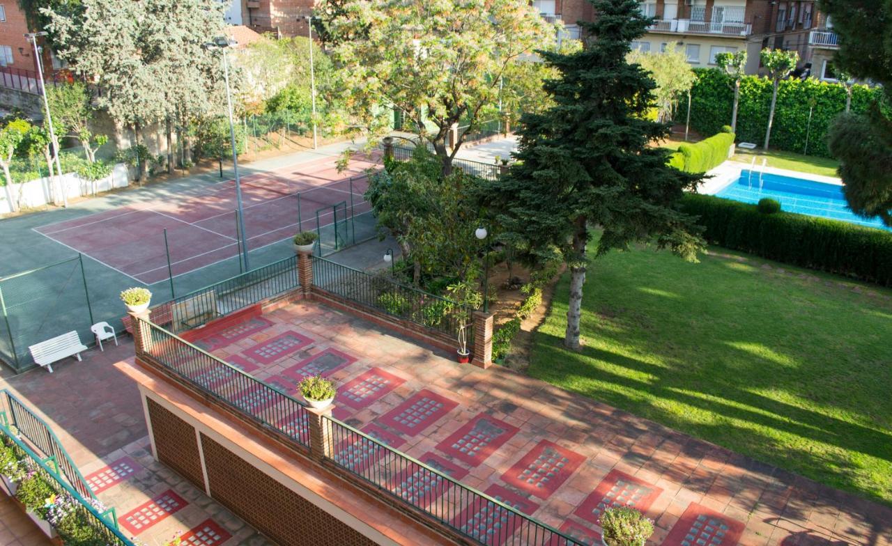 Happy People Maragall Barcelona Exterior photo